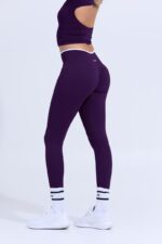 legging-deportivo-pilates-barre-yoga-running-realce-contraste-uva-blanco-04