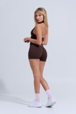 short-deportivo-sin-costuras-pilates-barre-yoga-running-realce-contraste-chocolate-rosa-02